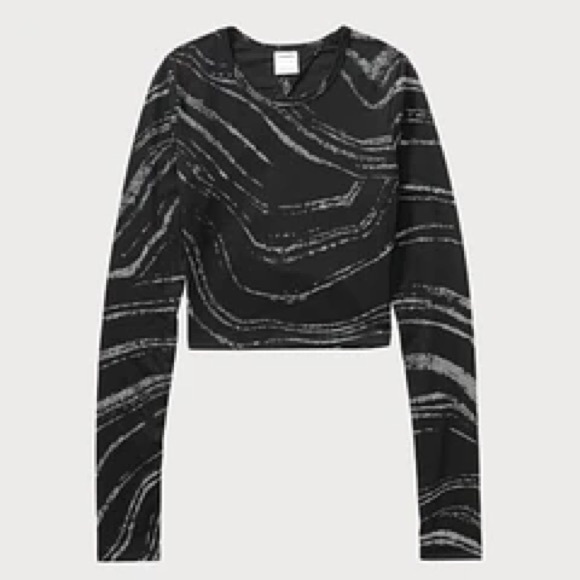 VS Pink Buttery Soft Open Back Crop - Black Reflective Long Sleeve - Picture 3 of 6